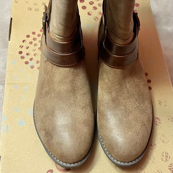 Suede Wide-Calf Boots in size 8 US - Picture 3 of 4